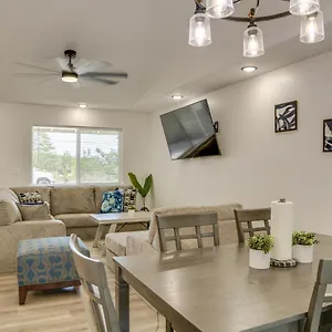 Holiday home Getaway With Patio, 3 Mi To Shipman Beach!, Keaau